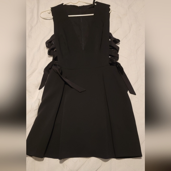 BCBG Side Lace Dress - Picture 4 of 6